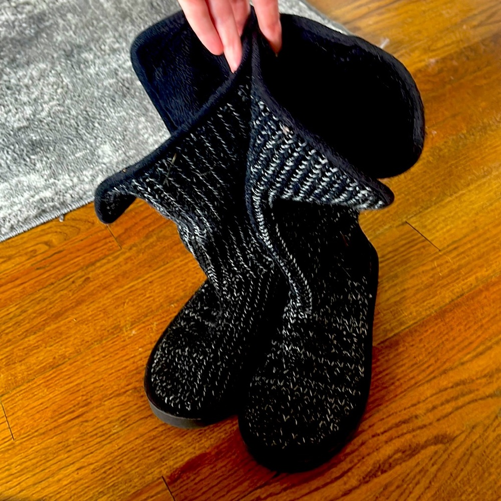 Womenswear airwalk woven boots size 8.5. Black and grey